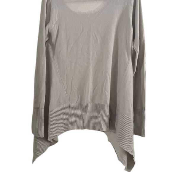 ❣️5/$50 Say What Gray Woman’s size Large Hi-Low Sweater - Picture 2 of 2